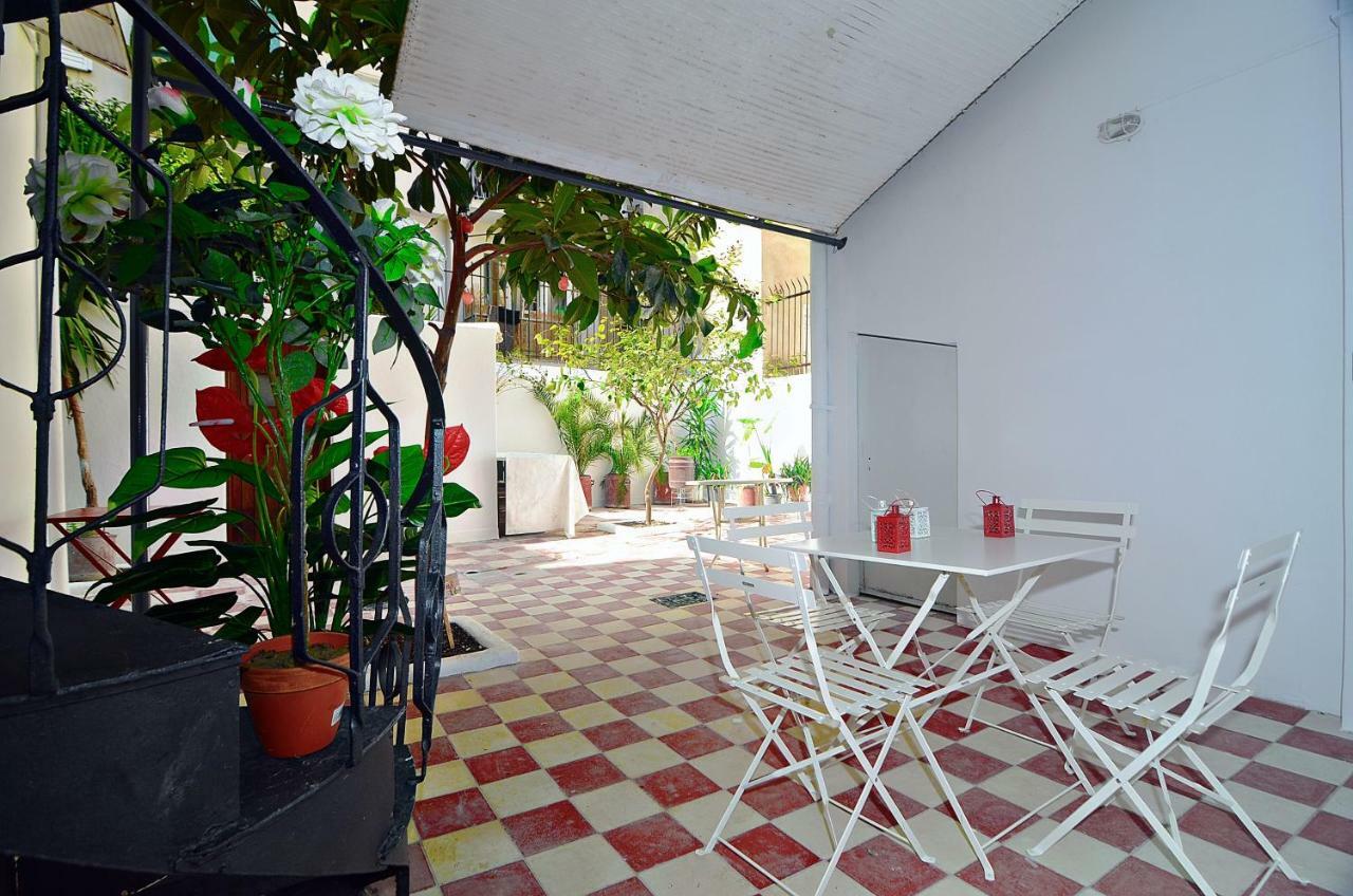 Neoclassical House With Unique Athenian Yard Εξωτερικό φωτογραφία